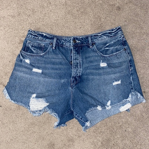 Good American Pants - Good American Distressed Denim Shorts Button Fly Size 14/32
